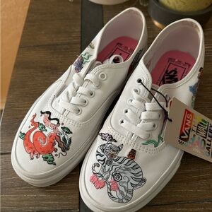 VANS ASHLEY LUKA AUTHENTIC COLLECTION (White) Size 8.5 Women/ 7.0 Men